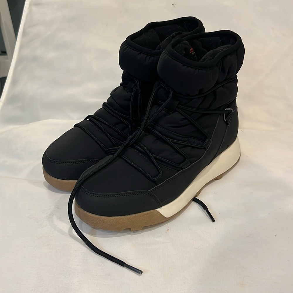 NWOT Black Snow Boots